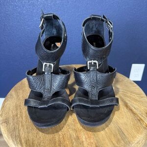Nine West Black Leather Santiva Gladiator Sandals with Buckle Straps, Size 10